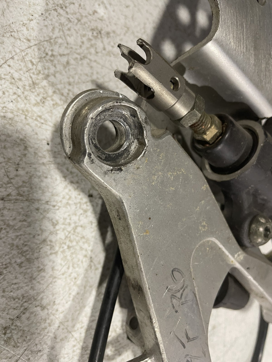 99-02 YAMAHA YZF R6 RIGHT REARSET REAR MASTER DRIVER FOOT PEG REST STOP
