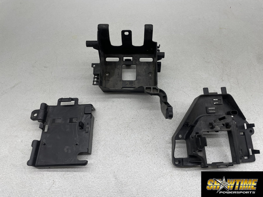 07-11 HARLEY-DAVIDSON STREET GLIDE FLHX BATTERY TRAY BOX HOLDER