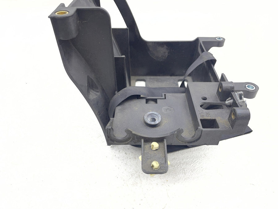 17-23 HARLEY-DAVIDSON ELECTRA GLIDE ULTRA LIMITED FLHTK BATTERY TRAY BOX HOLDER