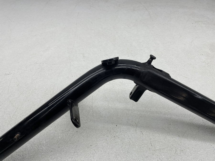 06-07 HARLEY-DAVIDSON STREET ROD VRSCR LEFT LOWER FRAME RAIL SUPPORT BRACKET
