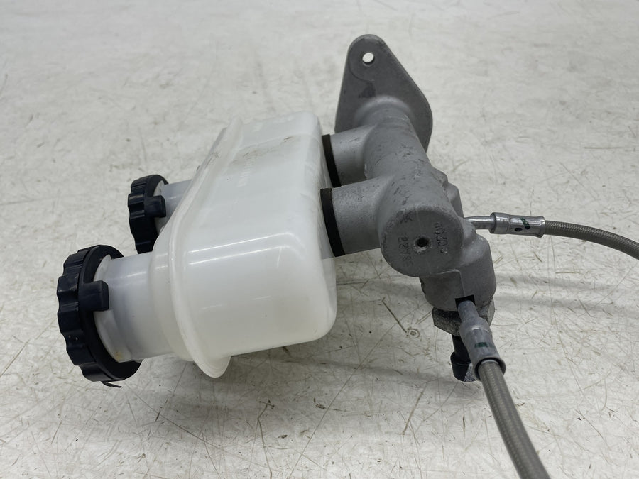 19 POLARIS SLINGSHOT SL BRAKE MASTER CYLINDER RESERVOIR