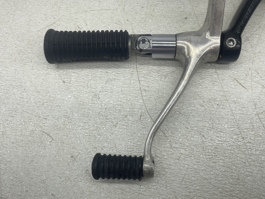 04-06 HARLEY-DAVIDSON SPORTSTER 1200 CUSTOM XL1200C LEFT FRONT FOOT PEG SHIFTER