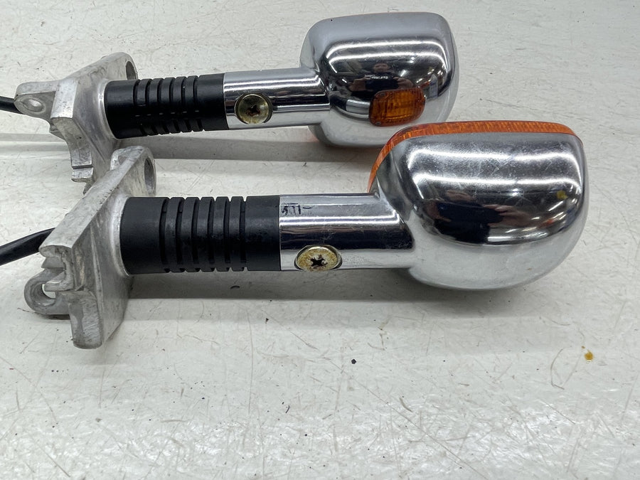 83 HONDA SHADOW 750 VT750  FRONT LEFT RIGHT TURN SIGNALS LIGHT INDICATORS