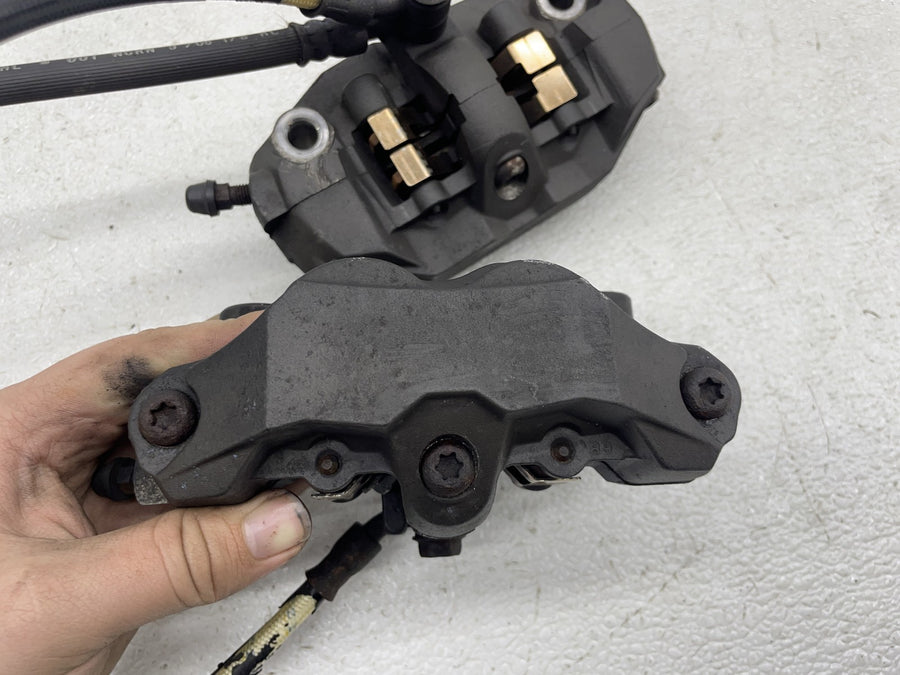 06-07 SUZUKI GSXR600 RIGHT LEFT FRONT BRAKE CALIPER SET PAIR CALIPERS