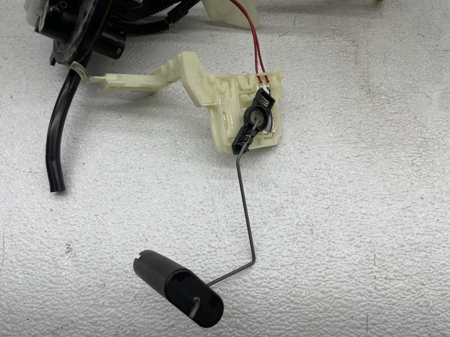 07-11 HARLEY-DAVIDSON ELECTRA GLIDE ULTRA CLASSIC FLHTCU FUEL GAS PUMP