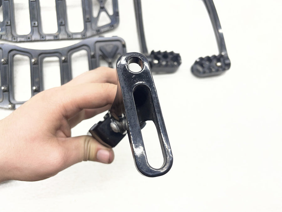 17-23 HARLEY-DAVIDSON STREET GLIDE SPECIAL FLHXS FOOTPEGS SET FLOORBOARDS PEDALS