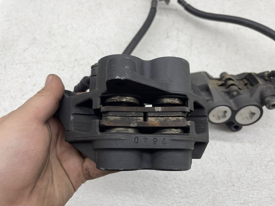 06-15 YAMAHA FZ1 RIGHT LEFT FRONT BRAKE CALIPER SET PAIR CALIPERS W/ BRAKE LINE