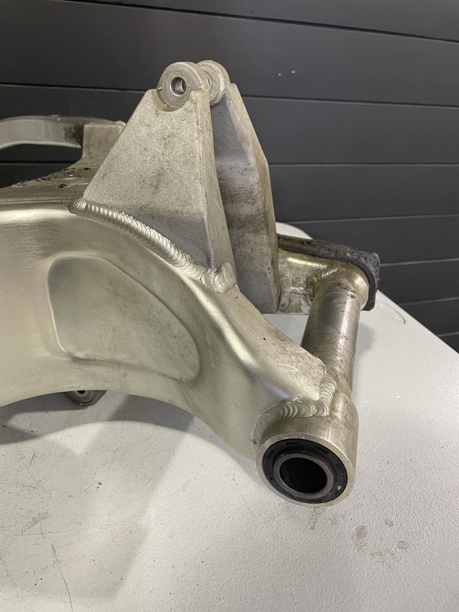 06-07 HONDA CBR1000RR REAR SWINGARM BACK SUSPENSION SWING ARM 52200-MEL-D30