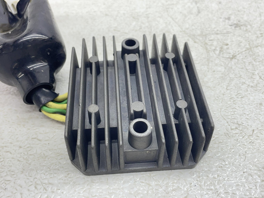00-01 HONDA RVT1000R RC51 SP1 RECTIFIER VOLTAGE REGULATOR
