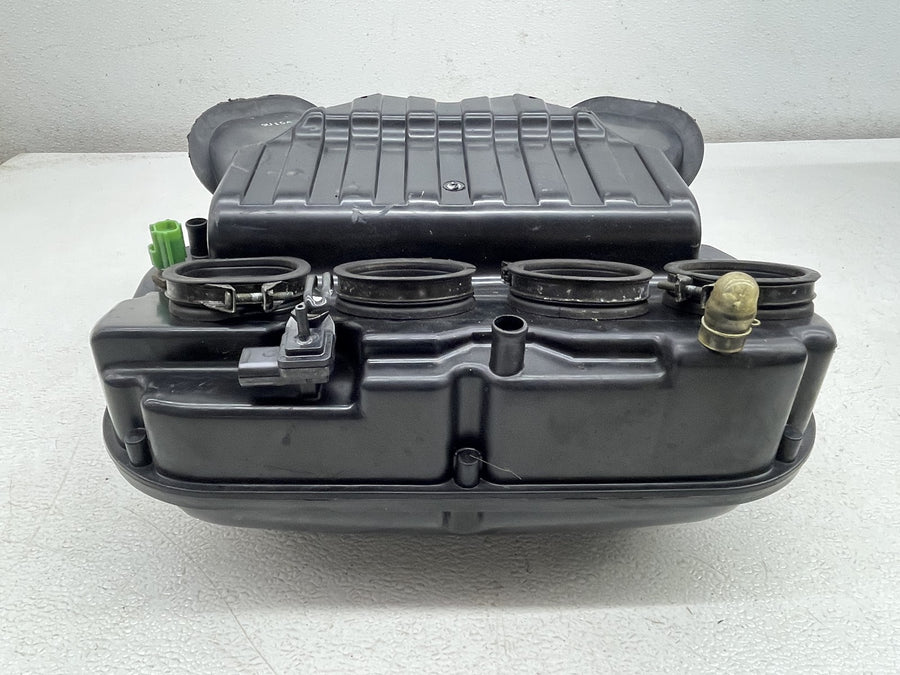 04-05 SUZUKI GSXR750 AIRBOX AIR INTAKE FILTER BOX 13700-30G00