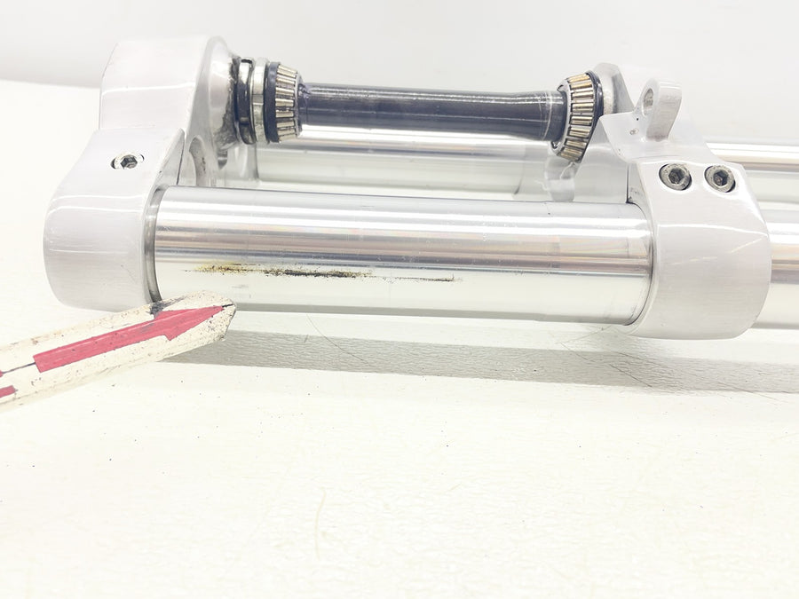 04-06 VICTORY KINGPIN FRONT FORKS SHOCK SUSPENSION TRIPLE TREE STRAIGHT
