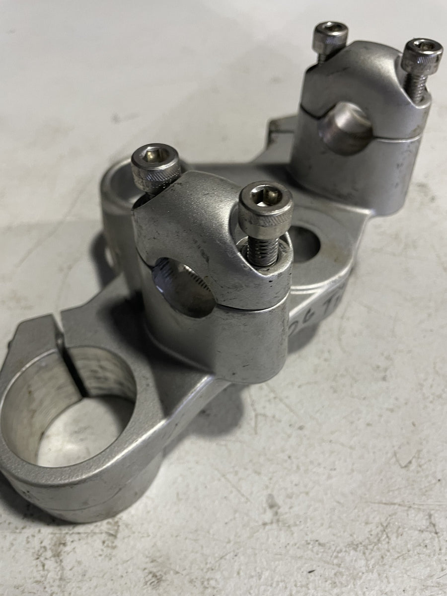 2006 TRIUMPH TIGER FORKS UPPER TRIPLE TREE CLAMP