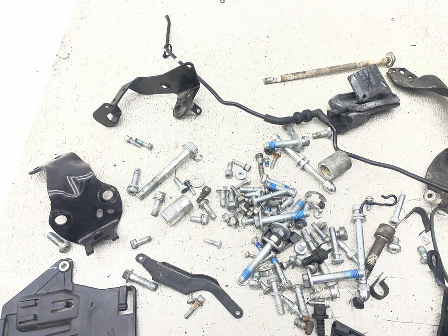 20-24 HARLEY-DAVIDSON SOFTAIL STANDARD FXST PARTS HARDWARE