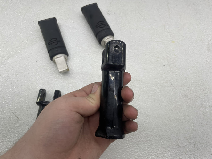 18-21 HARLEY-DAVIDSON HERITAGE CLASSIC FLHC REAR PASSENGER FOOT RESTS PEGS PAIR