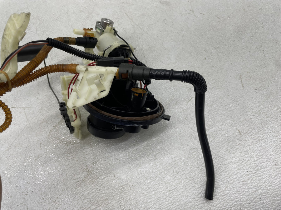 07-11 HARLEY-DAVIDSON ELECTRA GLIDE ULTRA CLASSIC FLHTCU FUEL GAS PUMP