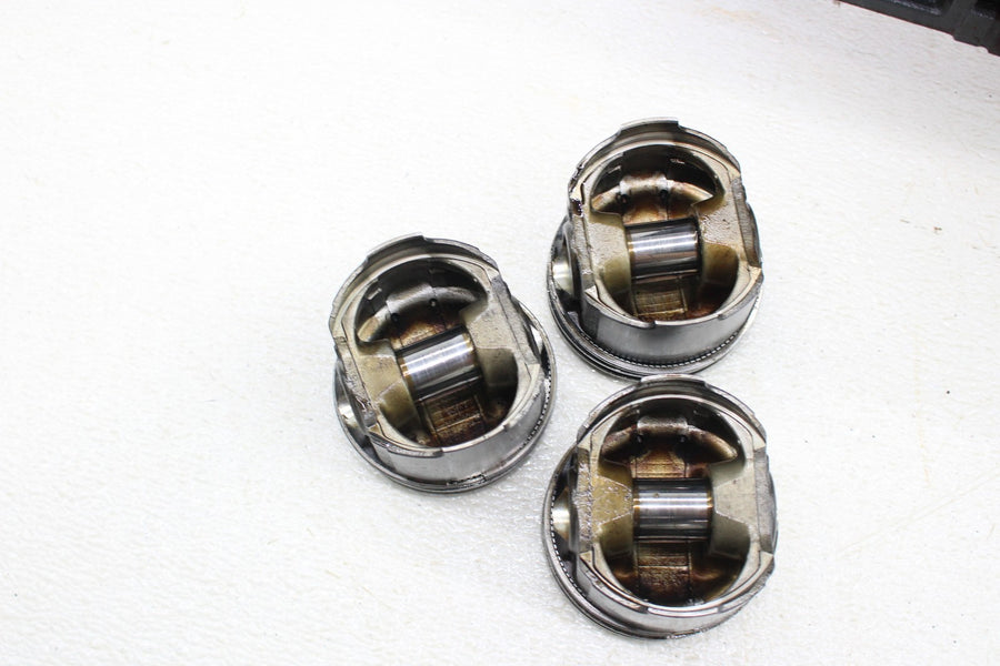 04-10 KUBOTA RTV900 ENGINE MOTOR CRANK CASE CASES CYLINDERS PISTONS