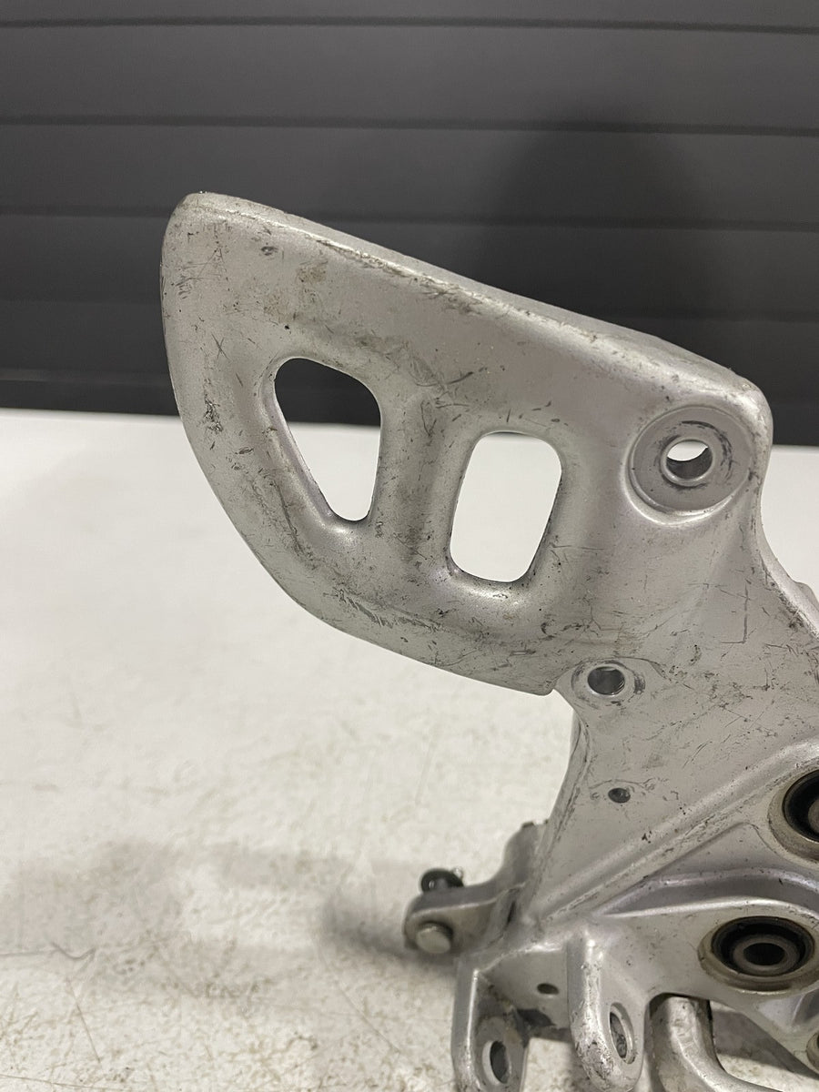 99-07 SUZUKI HAYABUSA RIGHT REARSET REAR SET DRIVER FOOT PEG REST STOP