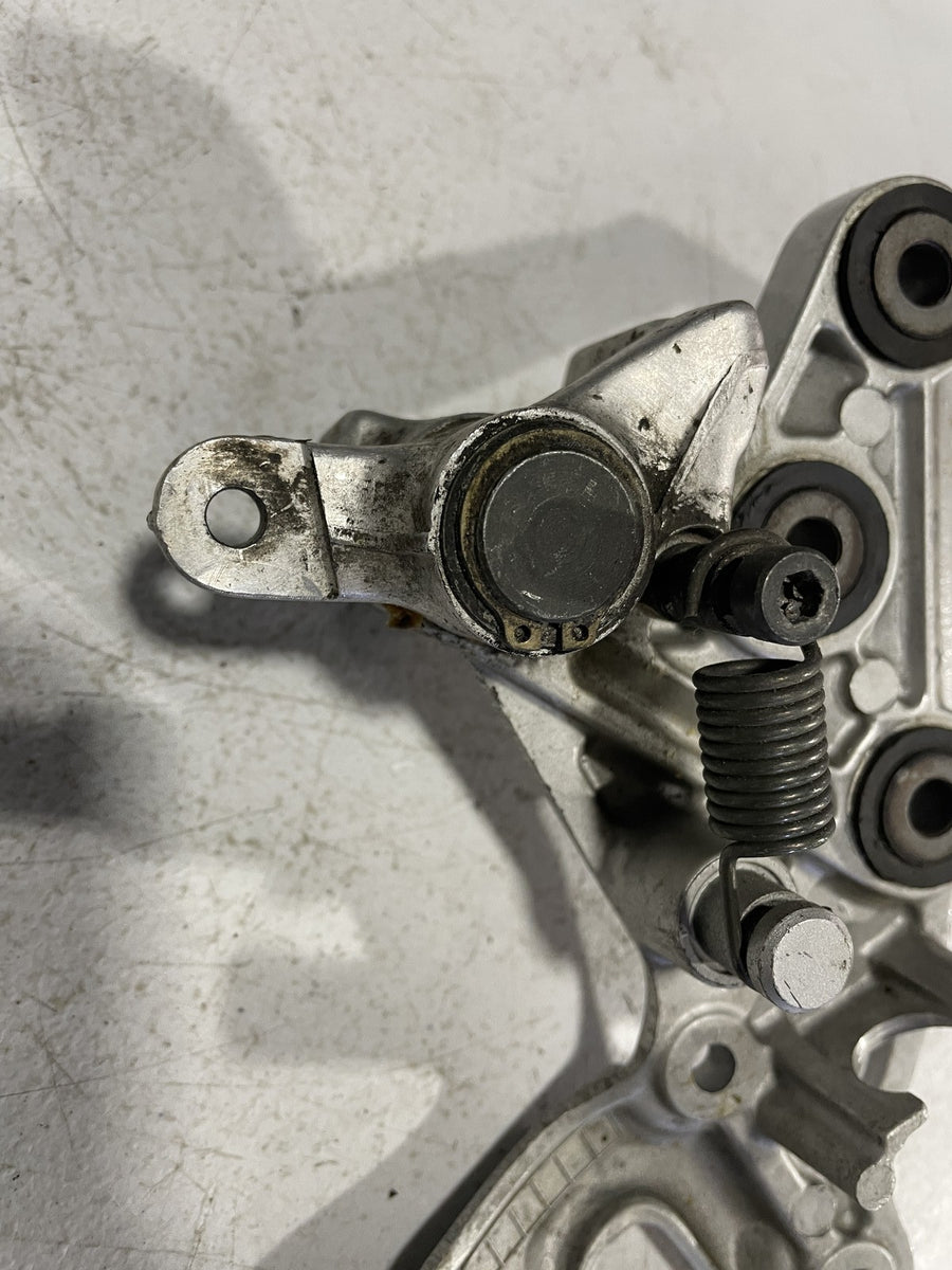 99-07 SUZUKI HAYABUSA RIGHT REARSET REAR SET DRIVER FOOT PEG REST STOP