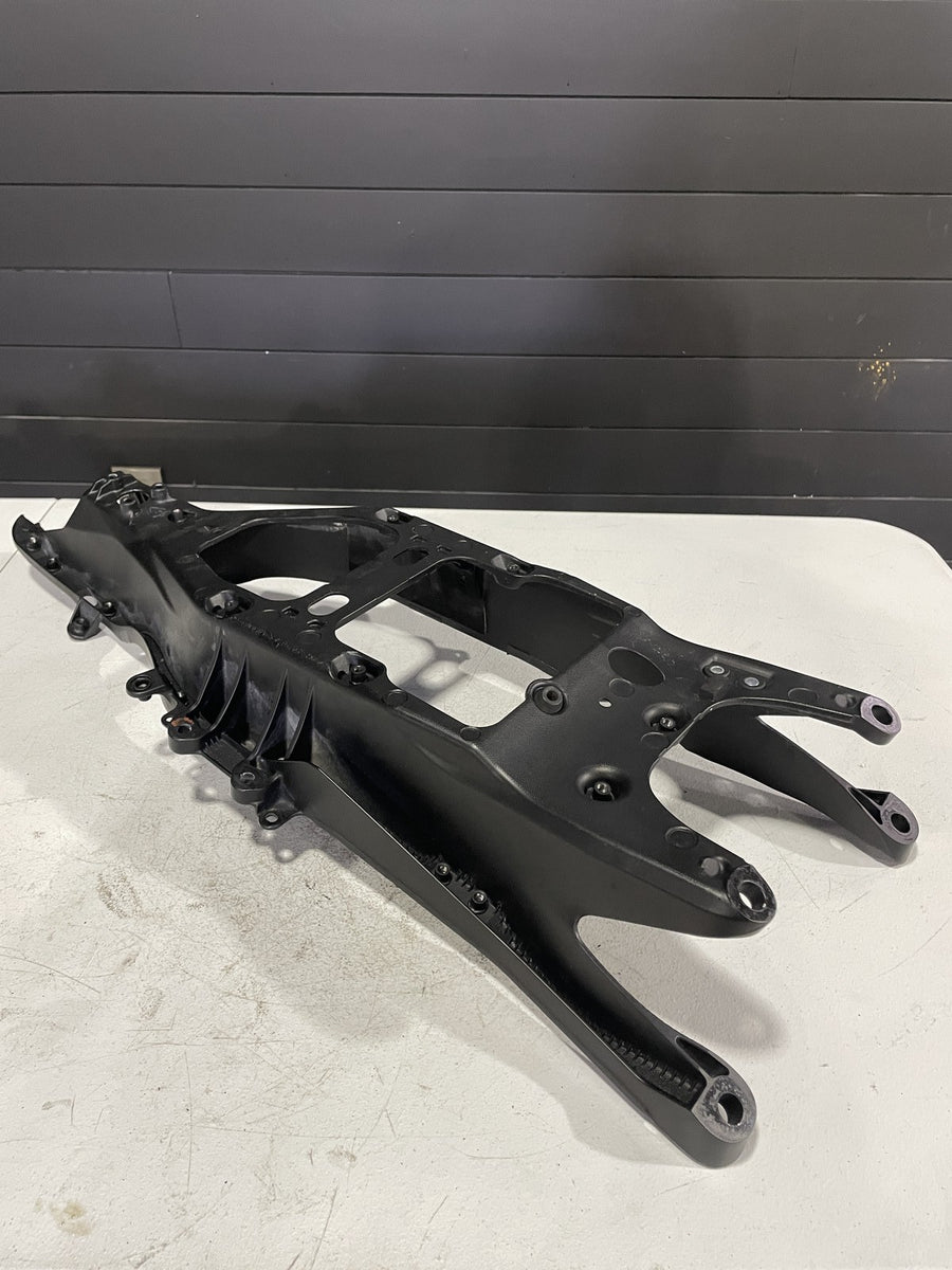 20-26 YAMAHA YZF R1 REAR BACK TAIL SUBFRAME SUB FRAME DAMAGED