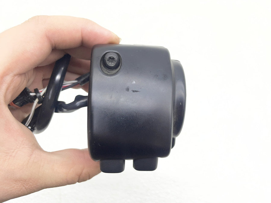 18-23 HARLEY-DAVIDSON STREET BOB RIGHT CONTROL SWITCH