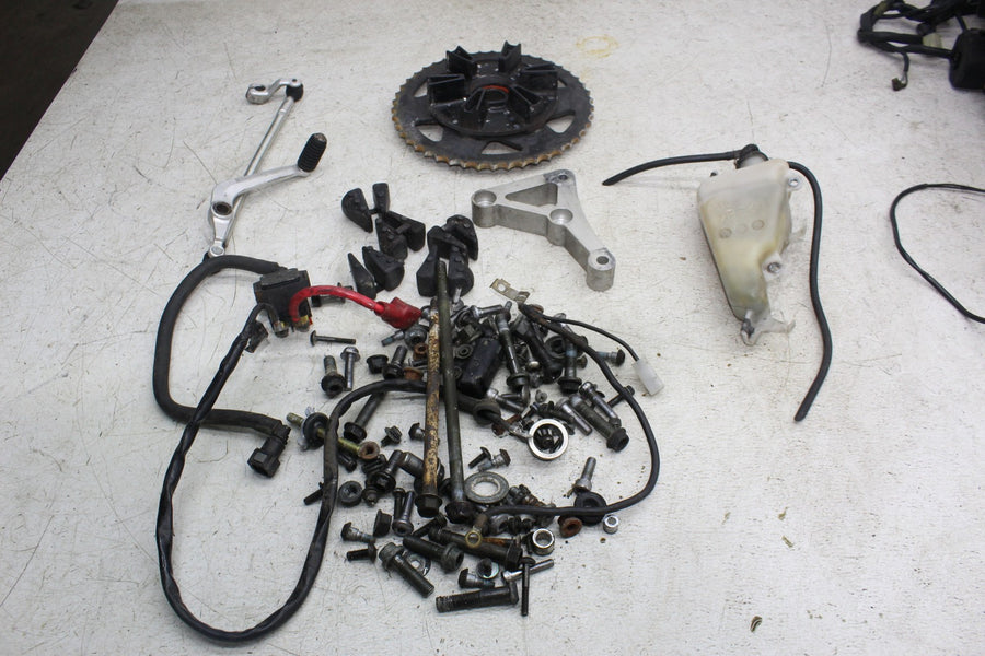 03-05 YAMAHA YZF R6 PARTS HARDWARE SPROCKET TANK BOTTLE SHIFTER MOUNT