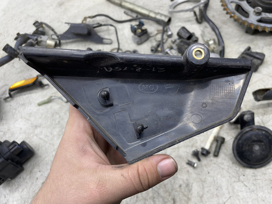 06-15 YAMAHA FZ1 PARTS AND HARDWARE LOT W/ BRAKE LIGHT