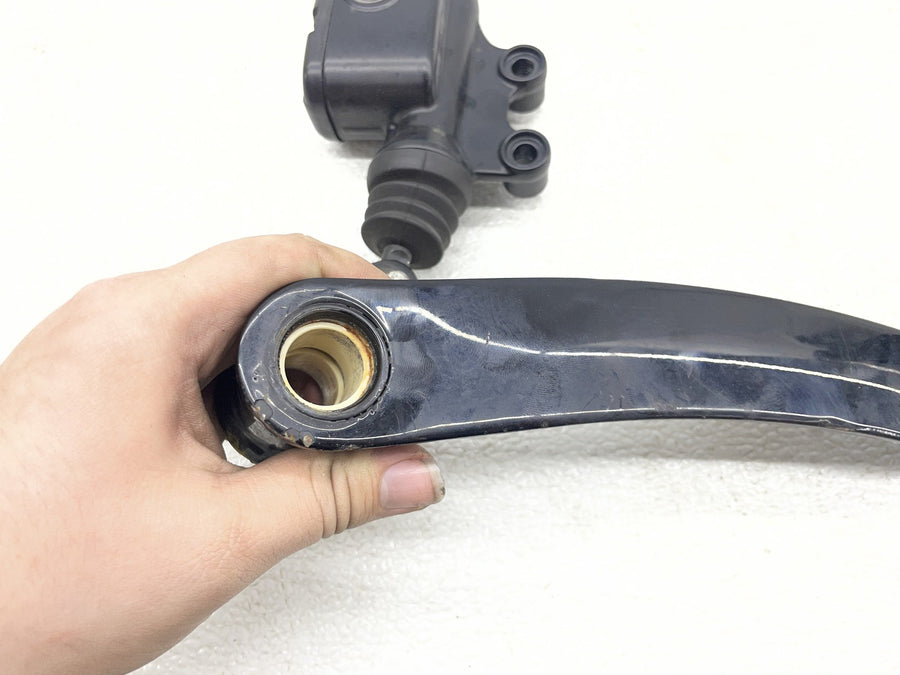 24-26 HARLEY-DAVIDSON ROAD GLIDE FLTRX REAR BACK BRAKE MASTER CYLINDER