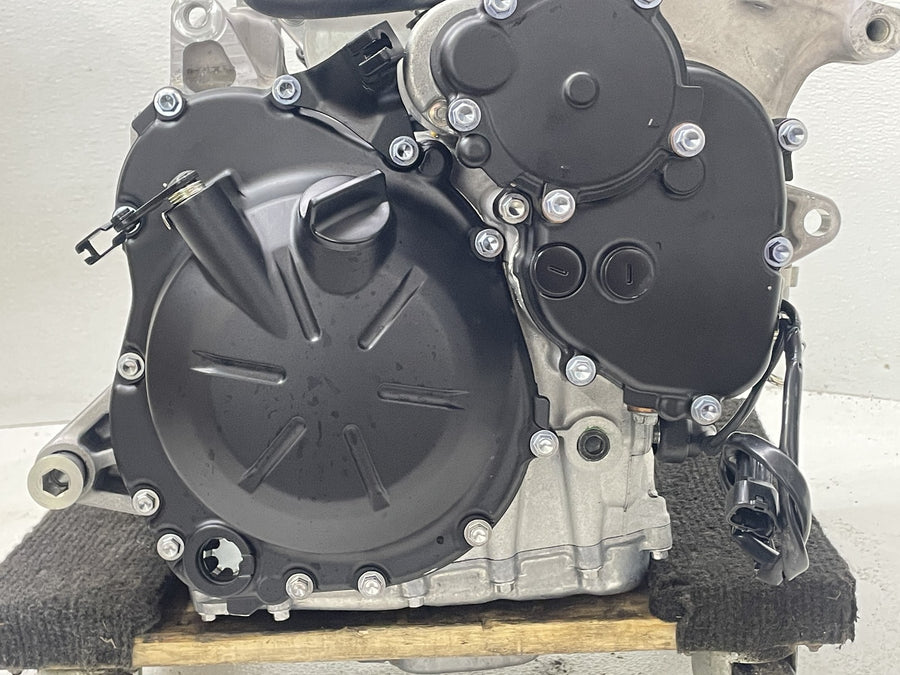 24-26 KAWASAKI NINJA ZX6R ZX636 COMPLETE ENGINE MOTOR CASES RUNS CLEAN NICE!