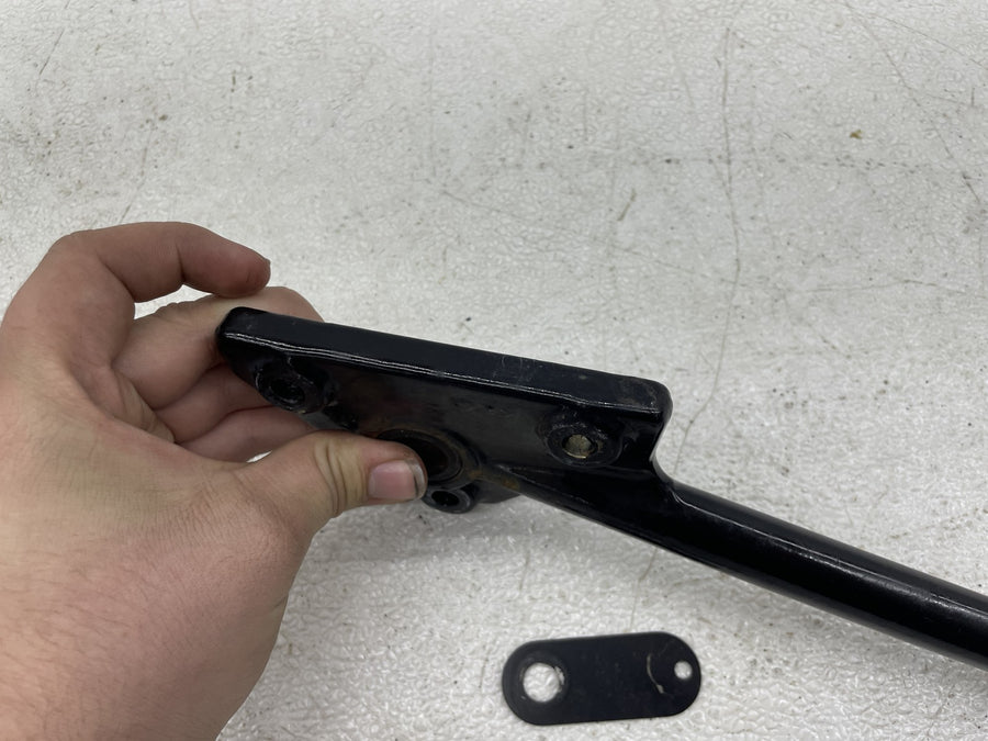 06-07 HARLEY-DAVIDSON STREET ROD VRSCR EXHAUST PIPE BRACKET MOUNT