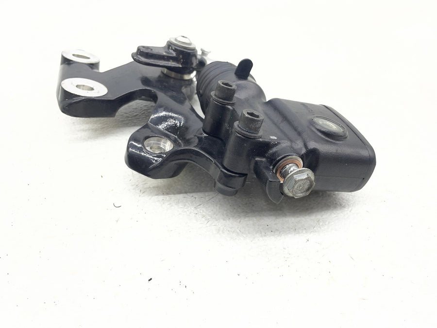 18-23 HARLEY-DAVIDSON STREET BOB REAR BACK BRAKE MASTER CYLINDER W/ MOUNT