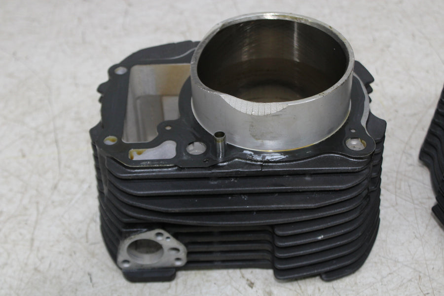 07 YAMAHA V STAR 1300 XVS1300 ENGINE FRONT REAR CYLINDERS PISTONS BLOCK (READ)