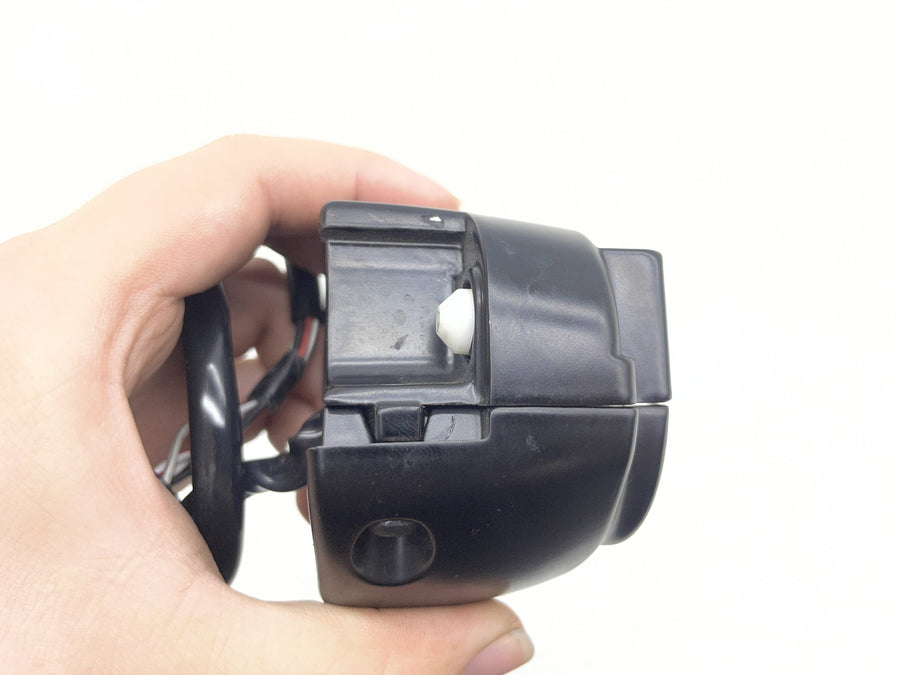 18-23 HARLEY-DAVIDSON STREET BOB RIGHT CONTROL SWITCH