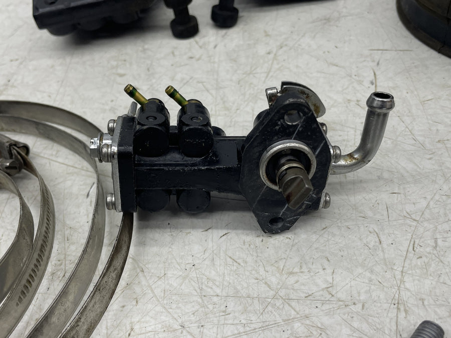 00-01 YAMAHA WAVERUNNER XL800 ENGINE PARTS HARDWARE FLYWHEEL MOUNT BRACKET BOLTS