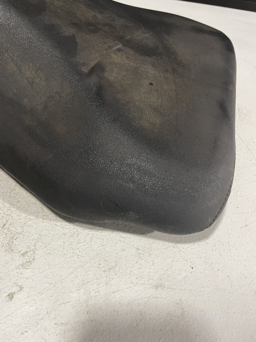 01-02 SUZUKI GSXR1000 FRONT DRIVERS SEAT PAD SADDLE PILLION 45100-35F00-R42