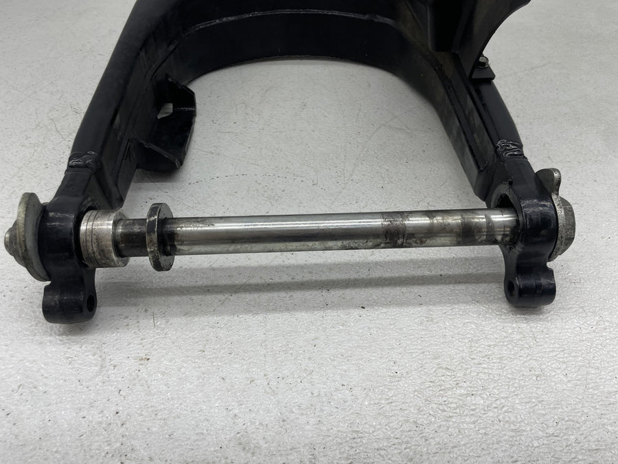 07-11 HARLEY-DAVIDSON ELECTRA GLIDE ULTRA CLASSIC FLHTCU REAR SWINGARM