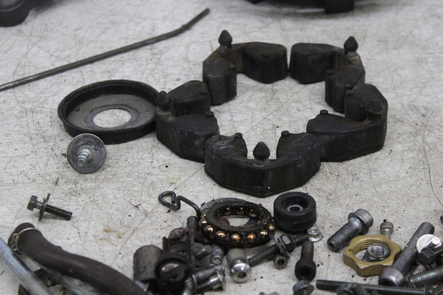 05 SUZUKI GSXR600 PARTS AND HARDWARE NUTS BOLTS HUB COVER UPPER TREE STAND MOUNT