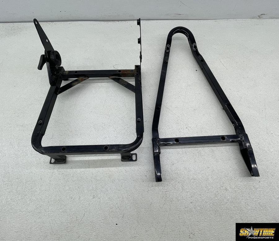 19 POLARIS SLINGSHOT SL RIGHT PASSENGER LOWER SEAT BASE MOUNT BACK REST FRAME