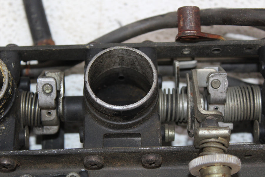 1985 KAWASAKI GPZ550 ZX550A THROTTLE BODY BODIES RAIL INJECTORS TPS