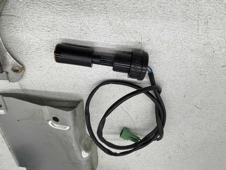 92-97 KAWASAKI JET SKI 750 SS PARTS HARDWARE MOUNT COLUMN CAP OIL STICK MOUNT