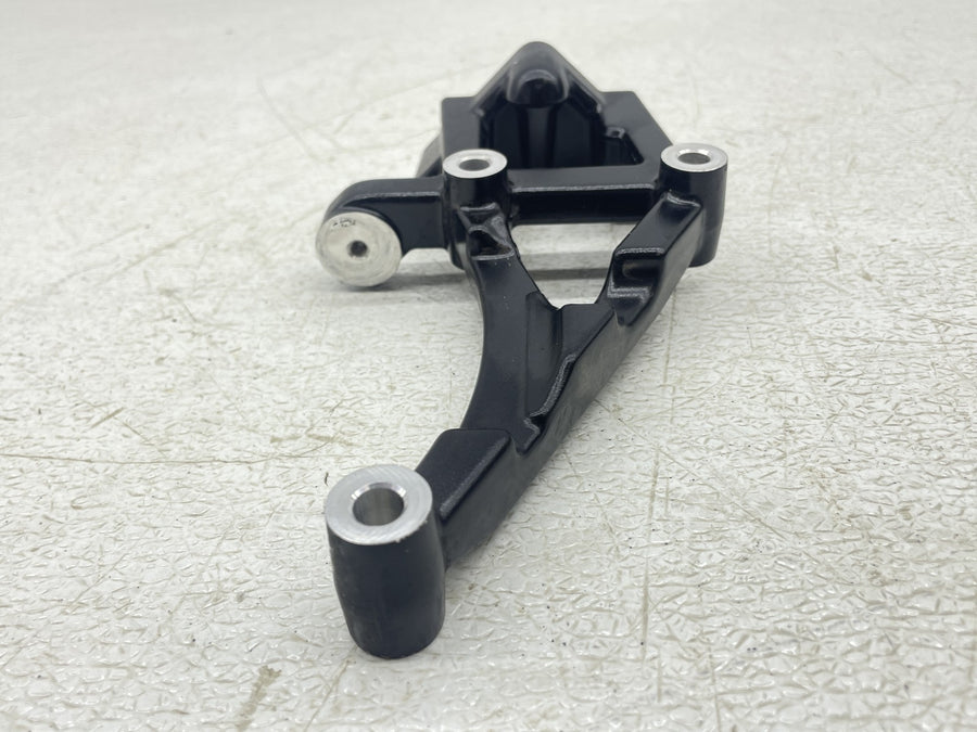 25-26 HARLEY-DAVIDSON NIGHTSTER RH975 MUFFLER EXHAUST PIPE BRACKET MOUNT
