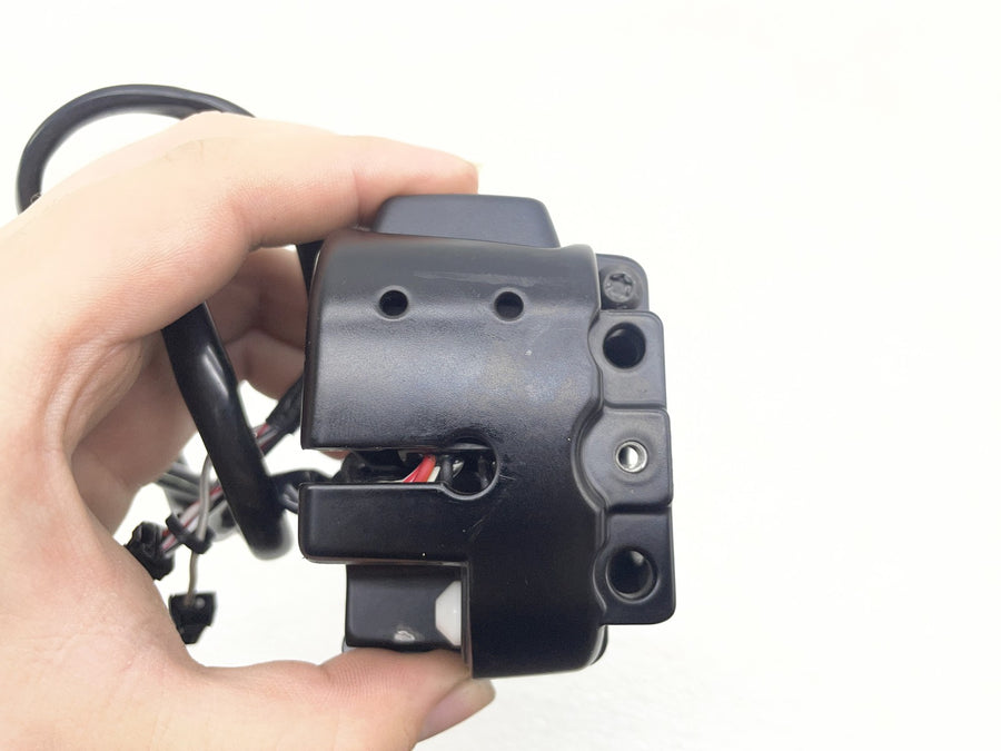 18-23 HARLEY-DAVIDSON STREET BOB RIGHT CONTROL SWITCH
