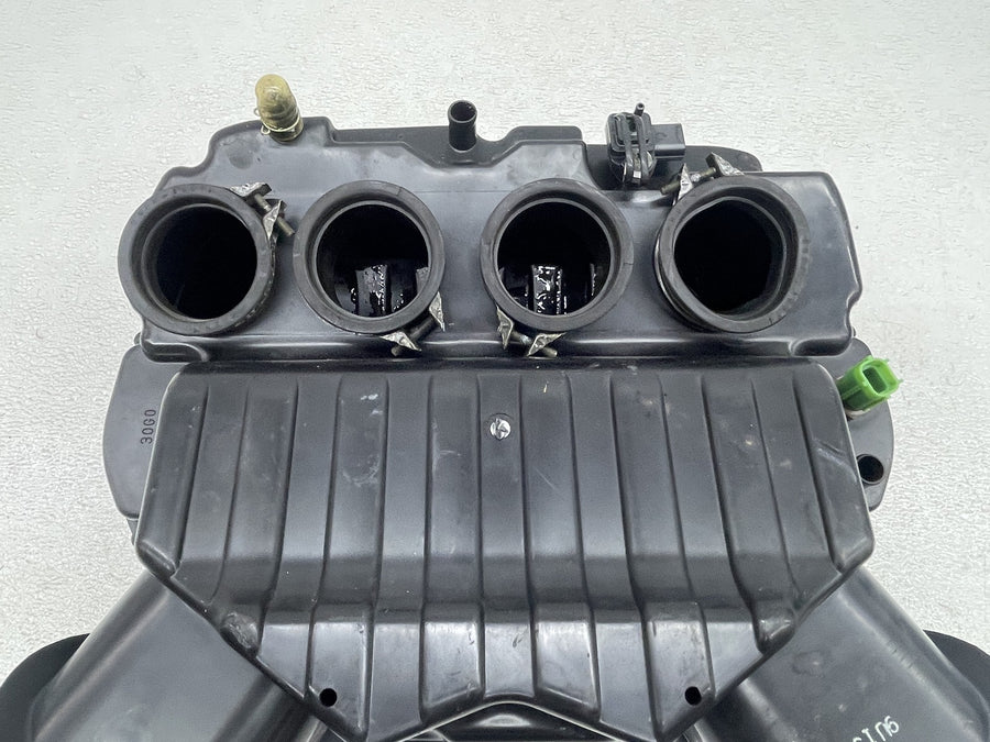 04-05 SUZUKI GSXR750 AIRBOX AIR INTAKE FILTER BOX 13700-30G00
