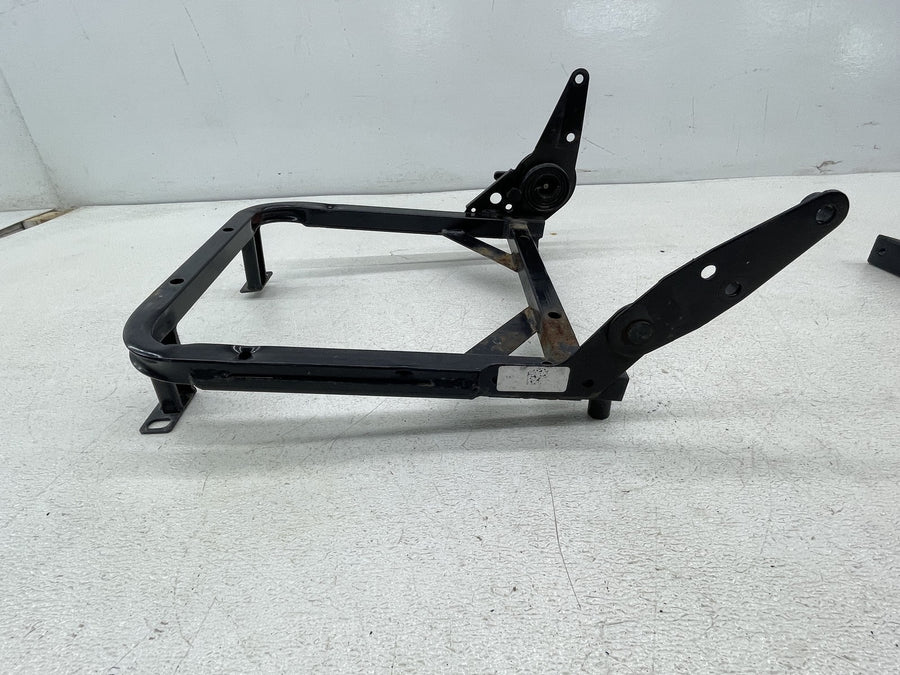 19 POLARIS SLINGSHOT SL RIGHT PASSENGER LOWER SEAT BASE MOUNT BACK REST FRAME