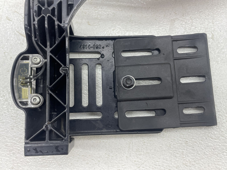 21-22 HARLEY-DAVIDSON IRON 883 XL883N REAR LICENSE PLATE MOUNT BRACKET