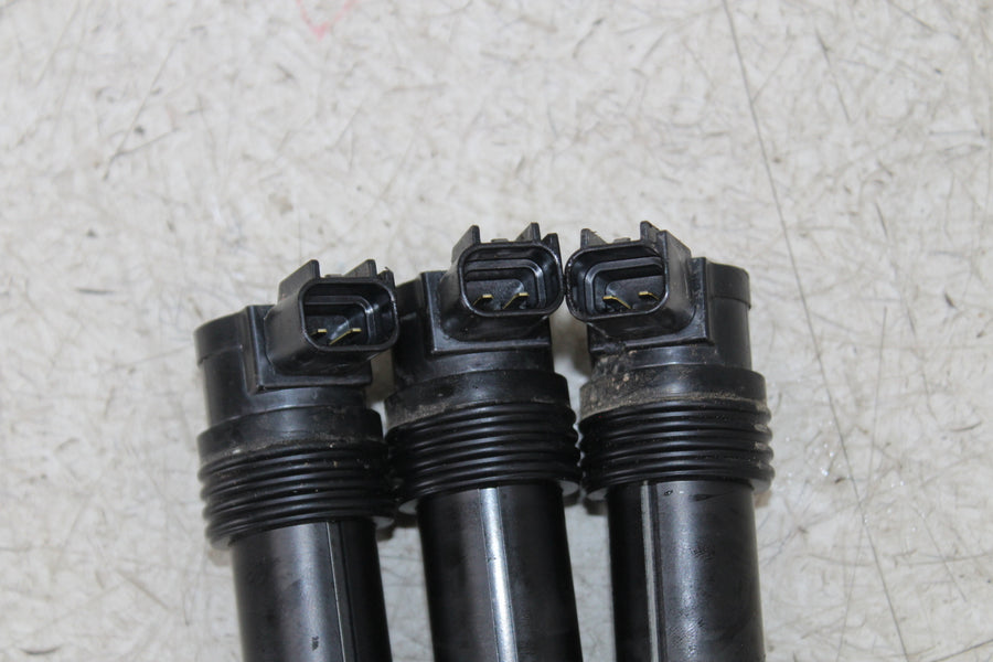23-24 TRIUMPH STREET TRIPLE 765 IGNITION COILS COIL SPARK PLUG CAPS
