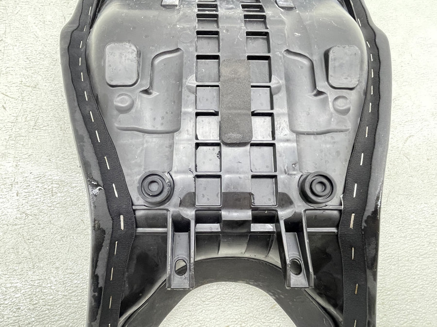 21-24 DUCATI SUPERSPORT 950 S FRONT DRIVERS SEAT PAD SADDLE PILLION
