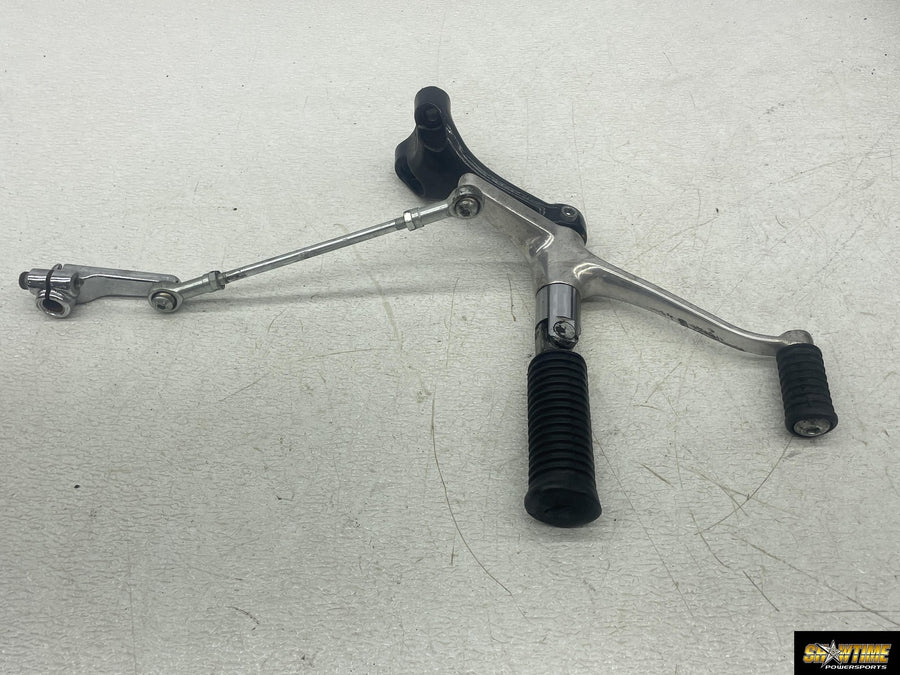 04-06 HARLEY-DAVIDSON SPORTSTER 1200 CUSTOM XL1200C LEFT FRONT FOOT PEG SHIFTER