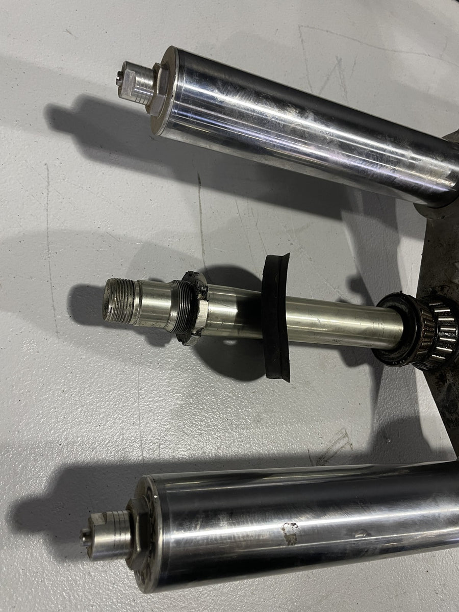 97-00 SUZUKI GSXR600 FRONT FORKS SHOCK SUSPENSION PAIR LOWER TRIPLE TREE
