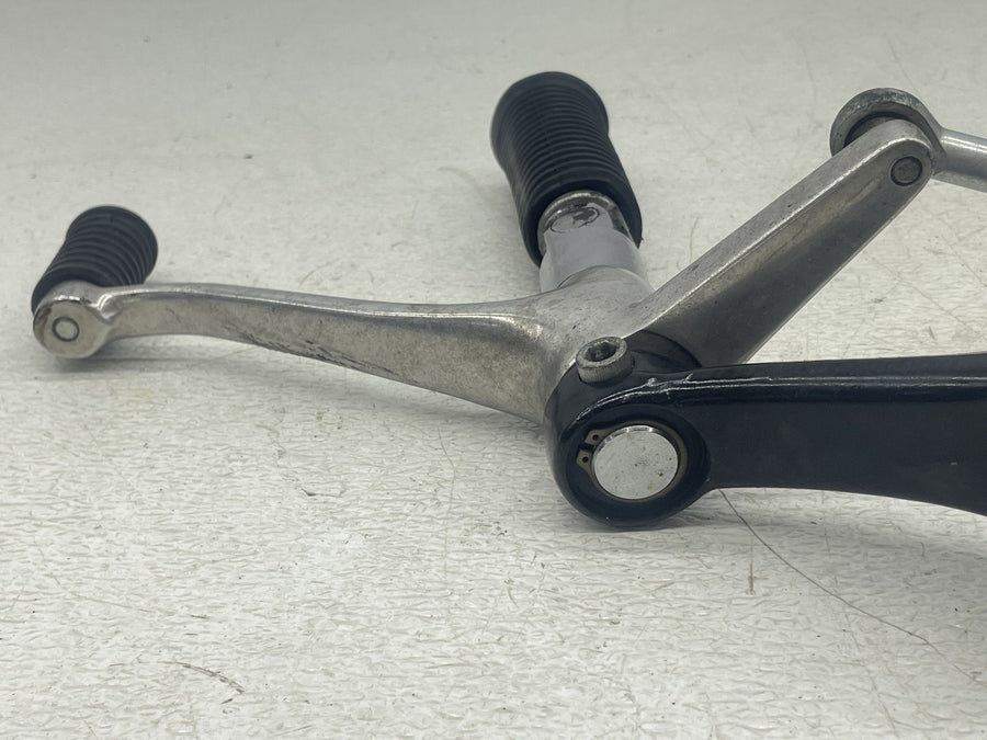 04-06 HARLEY-DAVIDSON SPORTSTER 1200 CUSTOM XL1200C LEFT FRONT FOOT PEG SHIFTER