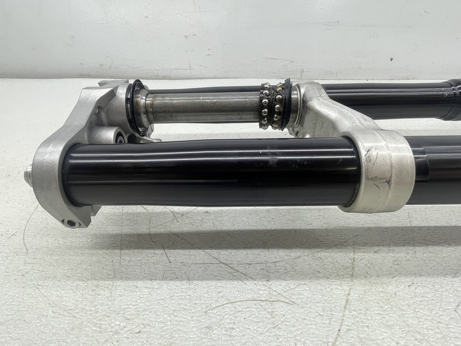 06-15 YAMAHA FZ1 FZ1S FRONT FORKS SHOCK SUSPENSION TRIPLE TREE STRAIGHT
